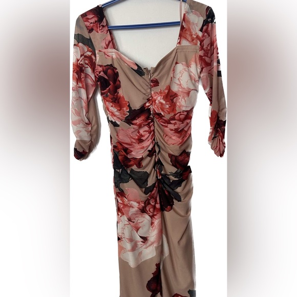 Le Chateau Floral Ruched Dress- Size M - Picture 3 of 4